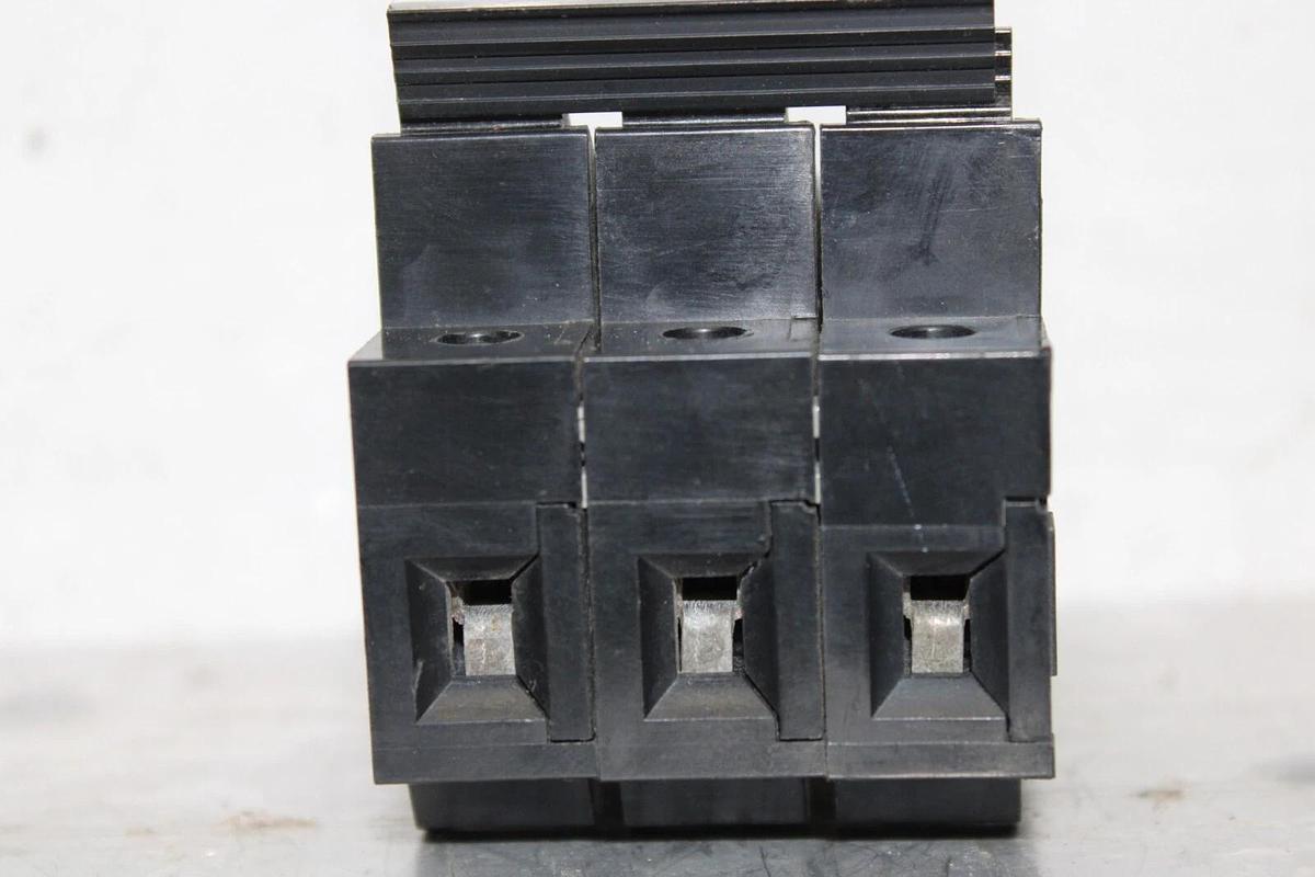 Used FERRAZ FUSE HOLDER ST-10 M-81-224 600 VOLT 30 AMP 3-POLE **WARRANTY INCLUDED**