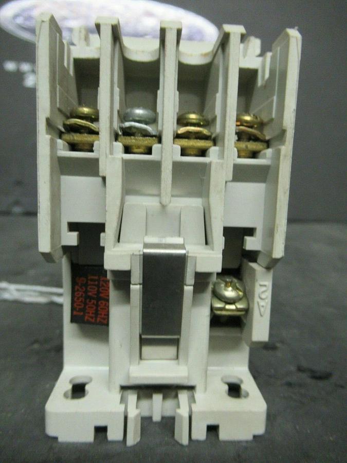 Used EATON CONTACTOR D15CR31 SER. A1 600 VAC COIL: 110/120V **WARRANTY INCLUDED**