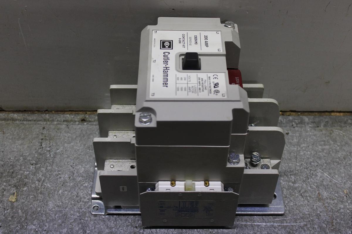 Used CUTLER HAMMER CONTACTOR C825KN10 600 VAC 200 AMP 3-POLE 3-PHASE