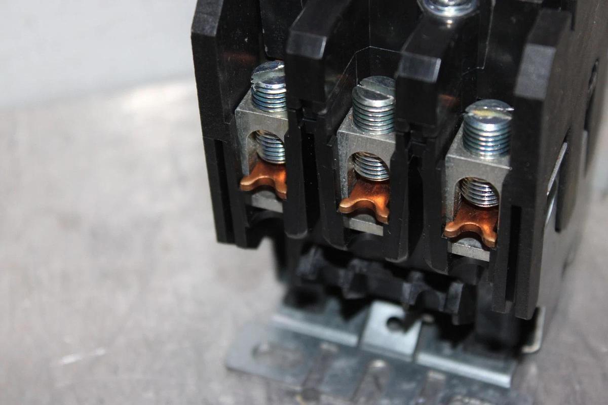 Used EATON DEFINITE PURPOSE CONTACTOR C25FNF375 75 AMP 600 VOLT 50 HP 3-POLE 3-PHASE