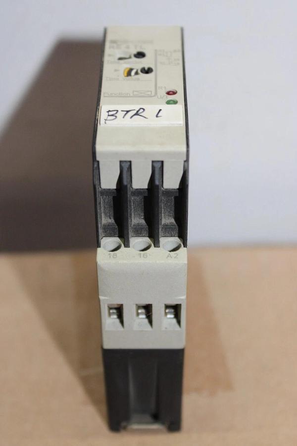 Used TELEMECANIQUE TIME DELAY RELAY RE4TL11BU 0.05S-300H 240V 5 AMP