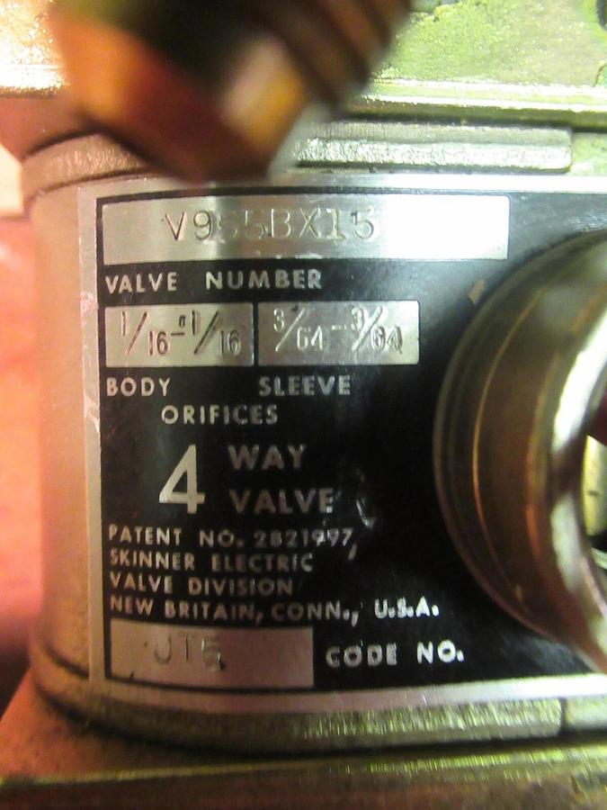 Used SKINNER ELECTRIC 4-WAY SOLENOID VALVE V955BX15 60 VOLT 20 WATT 225 PSI