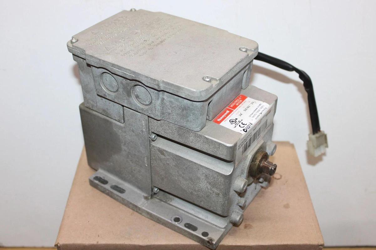 Used HONEYWELL MODULTROL IV MOTOR ACTUATOR M7282A1022 20 VA 24 VOLT X13610457-01