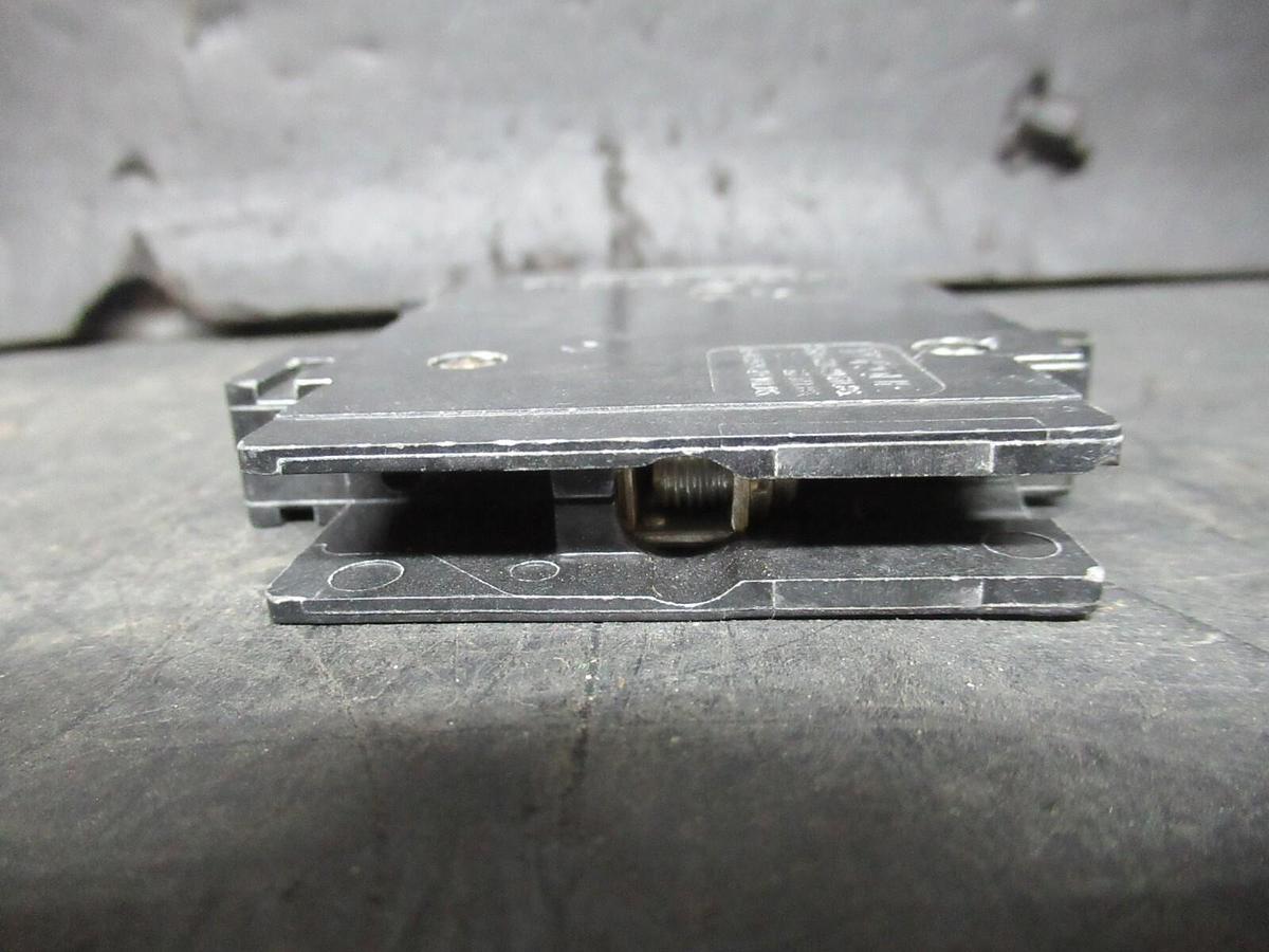 Used CUTLER-HAMMER CIRCUIT BREAKER QCR1015 15 AMP 240 VAC SINGLE POLE TYPE: HACR