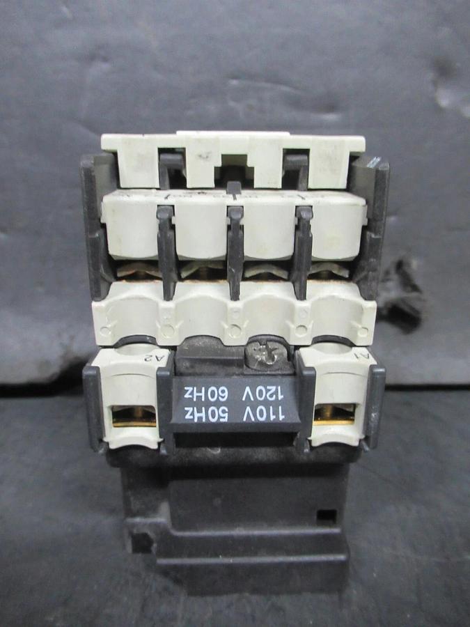 Used KLOCKNER-MOELLER CONTACTOR DIL-R-31 600 VAC 15 AMP COIL: 110/120 VOLT
