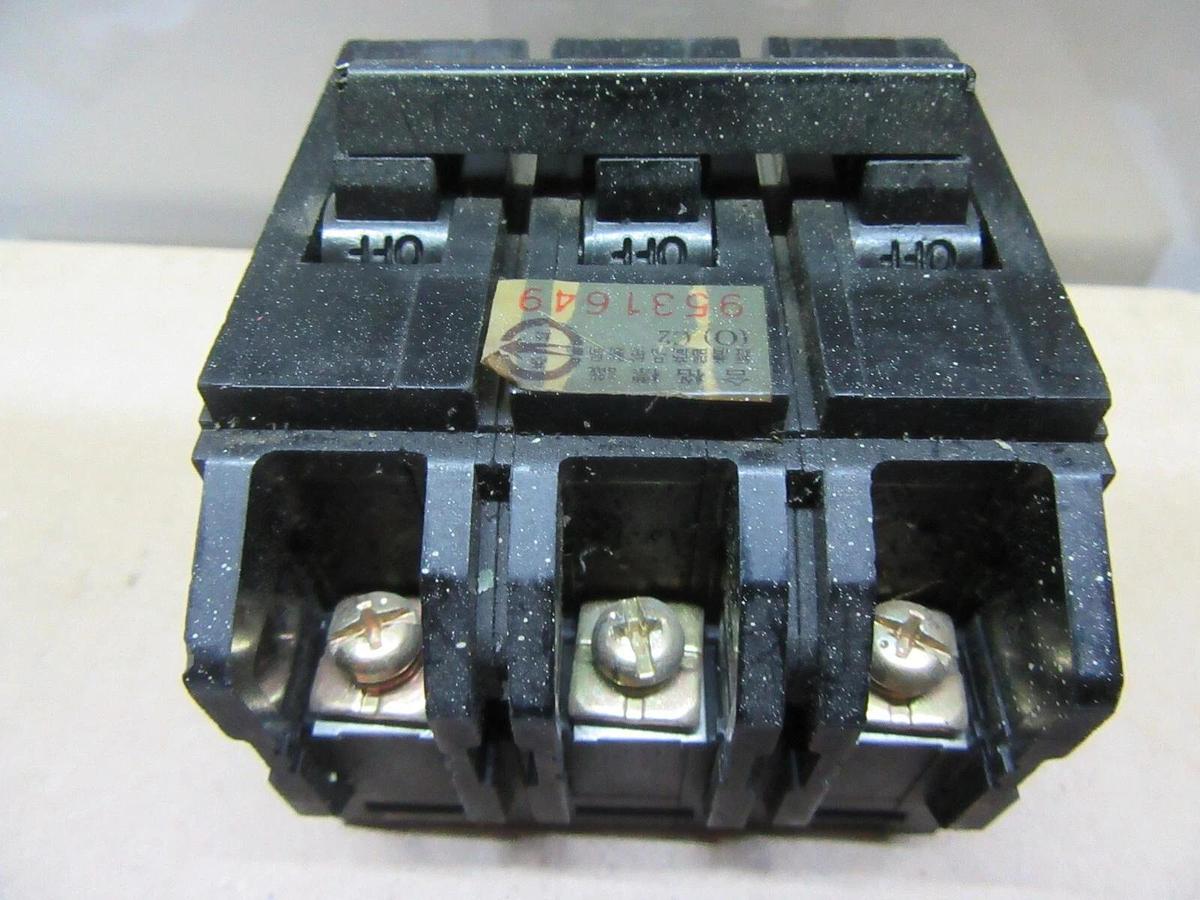 Used IM CED MOLDED CASE CIRCUIT BREAKER BH-50AF 220 VOLT 15 AMP 3-POLE 50/60 HZ