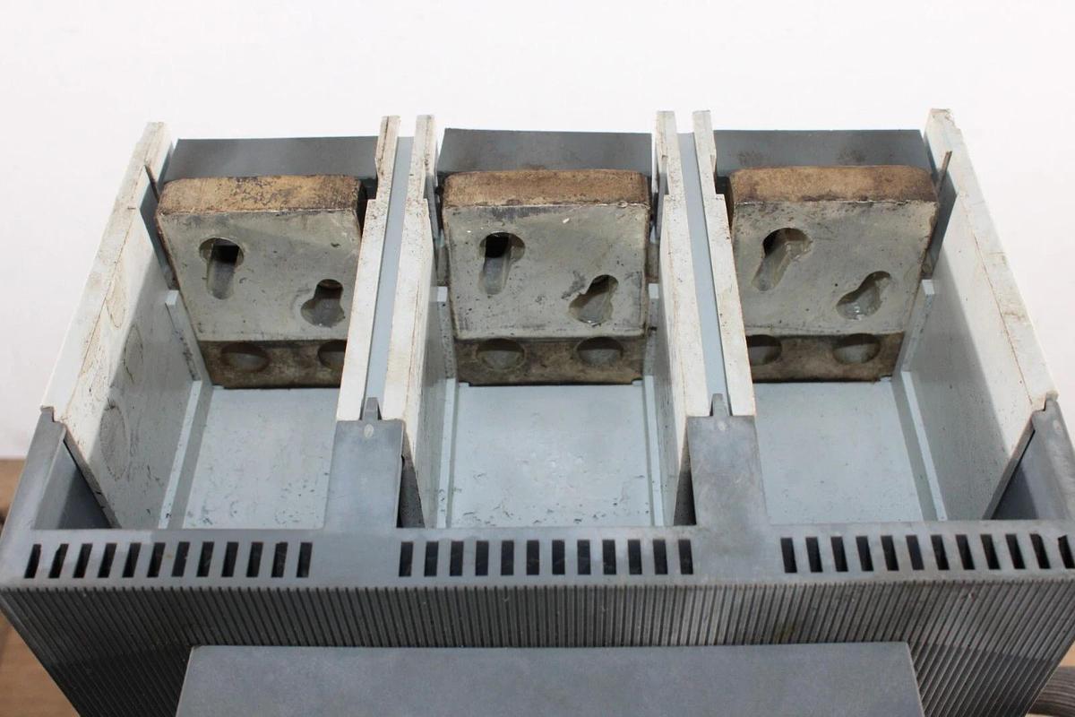 Used ABB CIRCUIT BREAKER SACE S7 1200 AMP 3-POLE W/ M7-2 MOTOR OPERATOR & ACCESSORIES