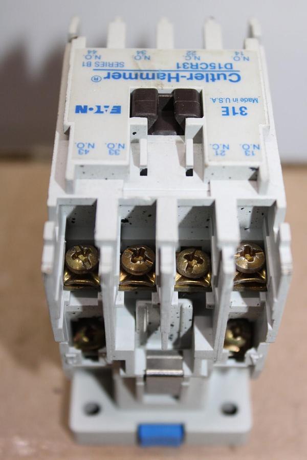 Used CUTLER HAMMER CONTACTOR D15CR31 SER. B1 10 AMP 600 VAC 3-POLE COIL: 110/120V