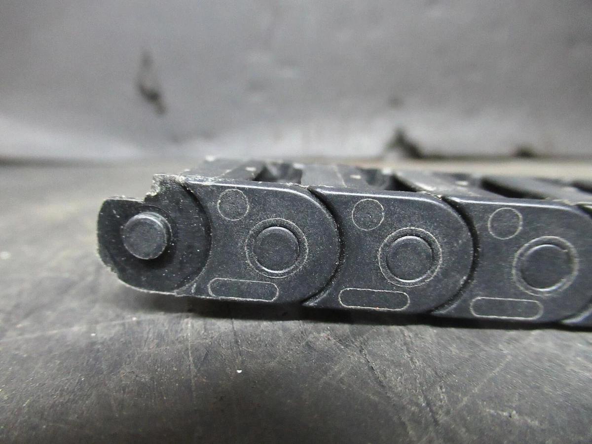 Used IGUS 2.1 045.20.038 CUT LINKS 7" LENGTH X 1" WIDTH X 1/2" TALL ADJUSTABLE TRACK