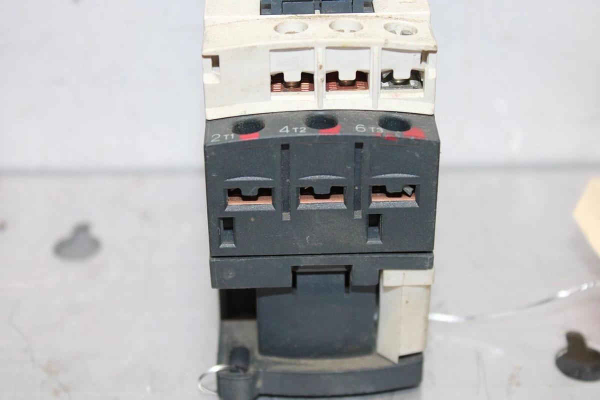 Used SCHNEIDER CONTACTOR LC1D09 25 AMP 600 VAC 3-POLE 3-PHASE 7.5 HP W/ LAD4BBVG