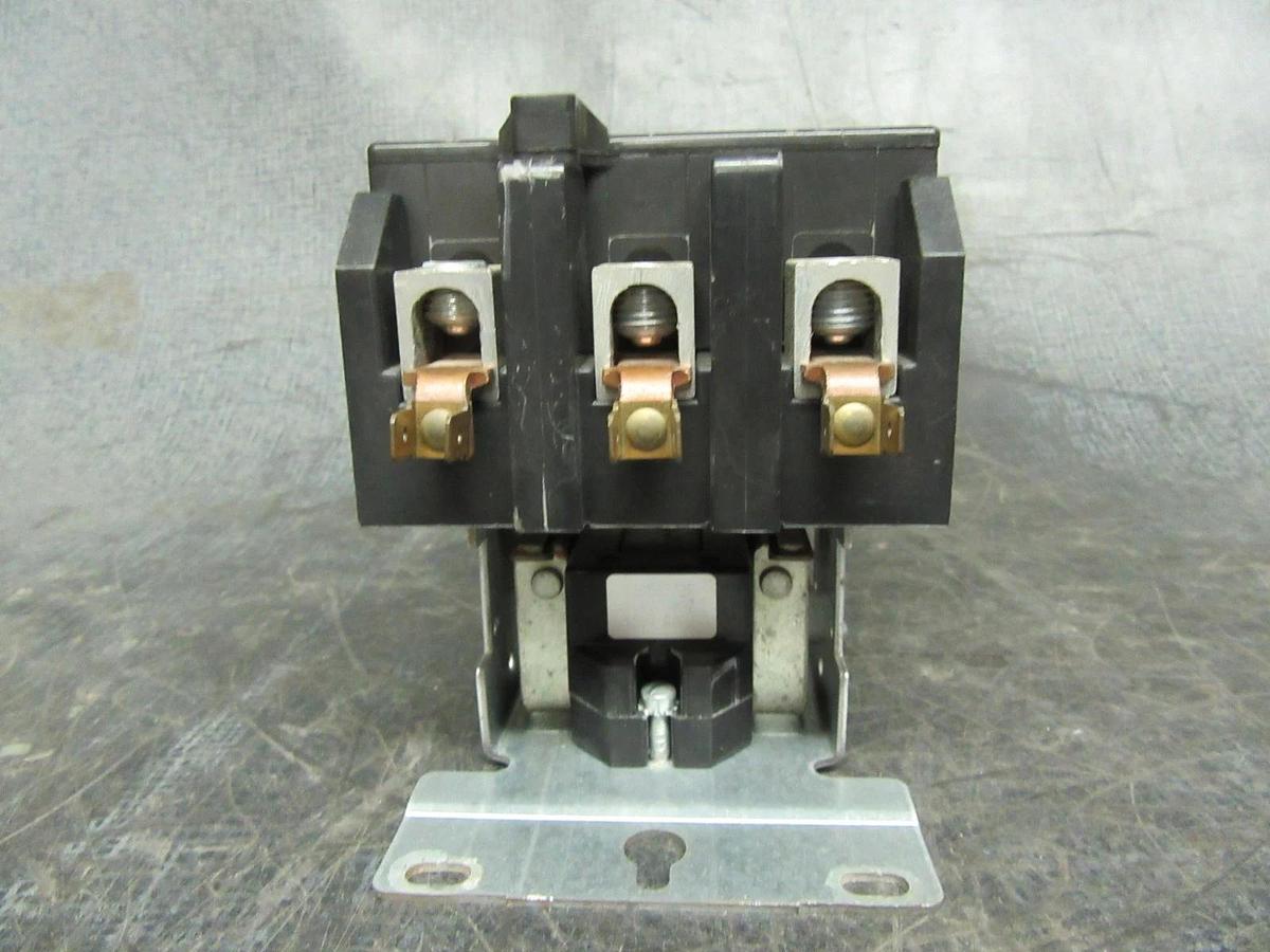 Used FURNAS DEFINITE PURPOSE CONTACTOR 42GE35AF106X591 600V 90A 60HP 3-POLE 3-PHASE