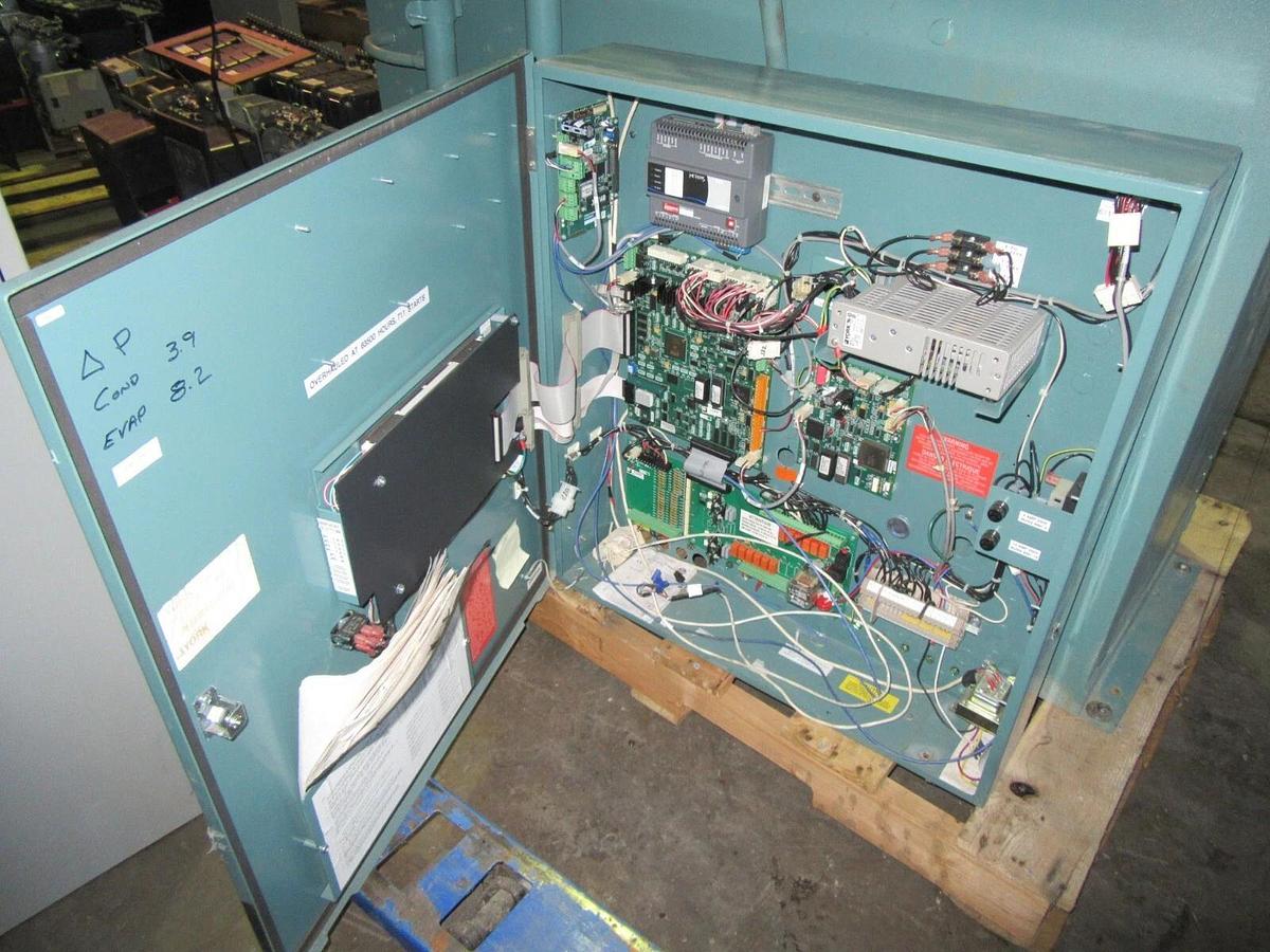 Used YORK / JOHNSON CONTROLS 351 HP VSD 371-017420-103 MO# TM351T B6F-46 390 A DRIVE