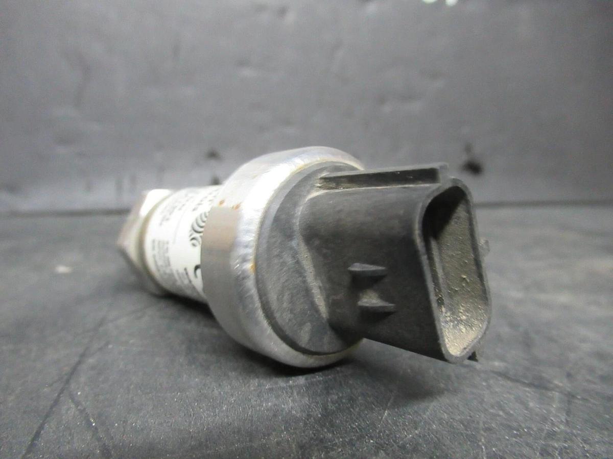 Used JOHNSON CONTROLS PENN P499REAT503 PRESSURE TRANSDUCER 300 PSIS 5.25 VDC