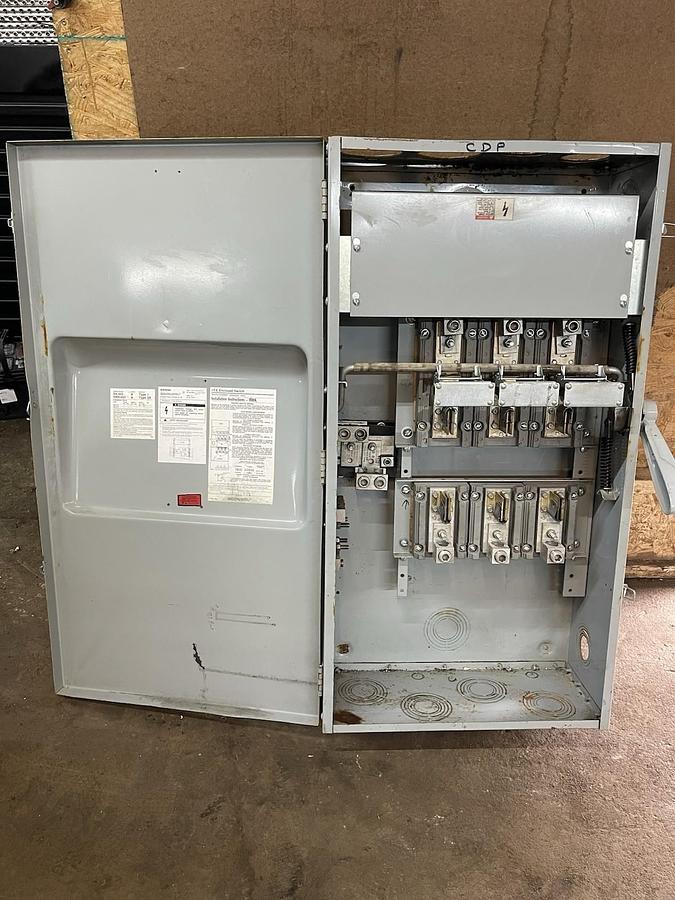 Used ITE HEAVY DUTY VACU-BREAK ENCLOSED SWITCH SN-425 NEMA 1 400 AMP 240 VAC