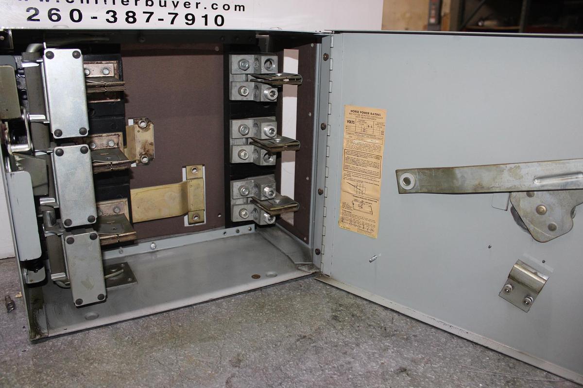 Used ITE VACU-BREAK FUSIBLE PANELBOARD SWITCH V7H3605 400 AMP 600 VAC 3-POLE