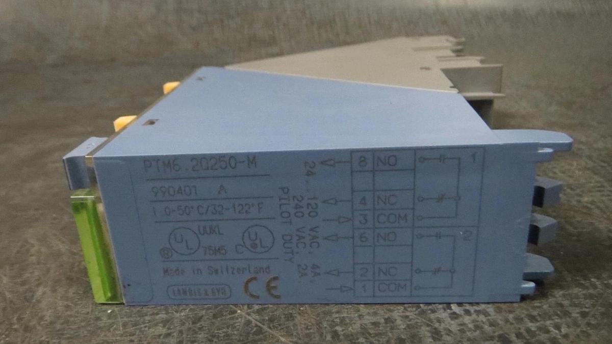 Used SIEMENS APOGEE POINT TERMINATION MODULE WITH BASE  MODEL: PTM6.20250-M