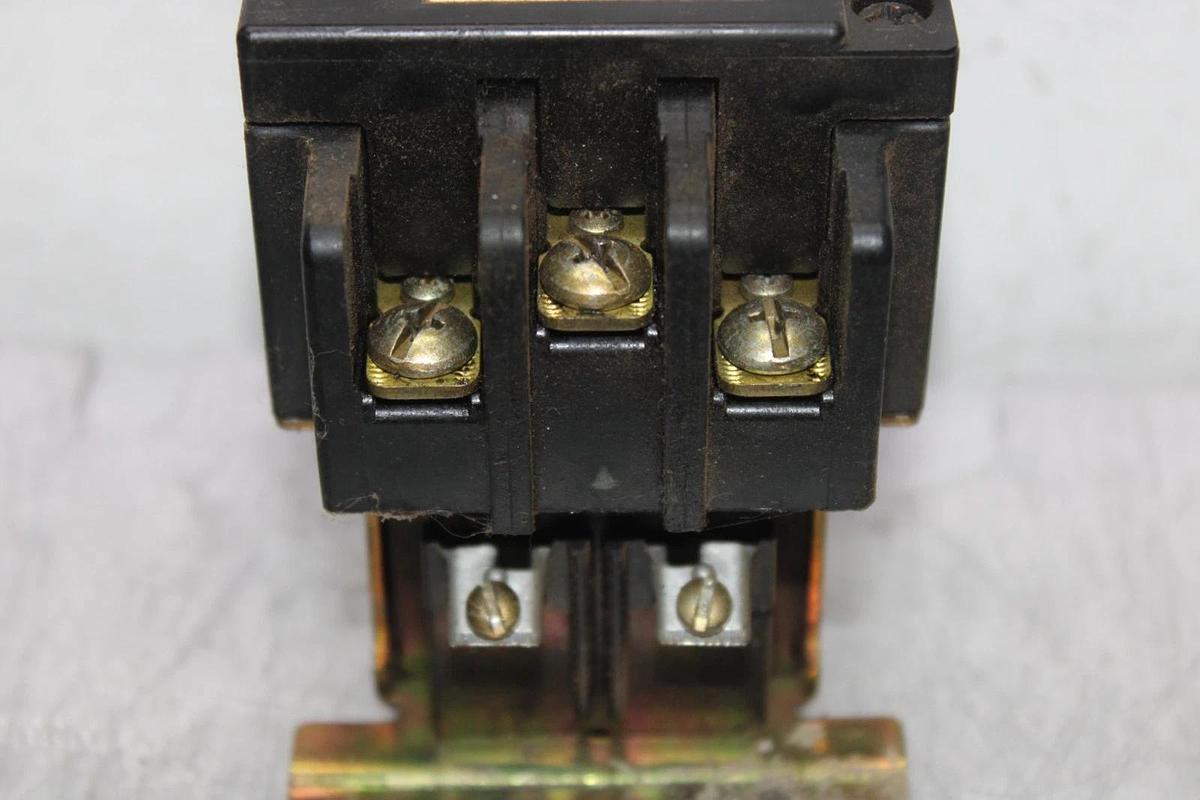Used FURNAS CONTACTOR 42BE35AF382RGR 30 AMP 600 VAC 7.5 HP 3-POLE COIL: 110/120V