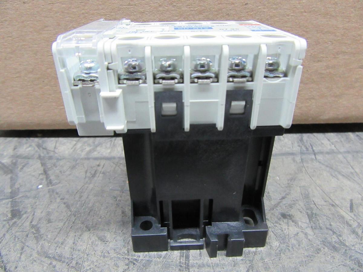 NEW SURPLUS MITSUBISHI MAGNETIC CONTACTOR SD-Q12 20 AMP 600V 4 KW COIL: 24 VDC