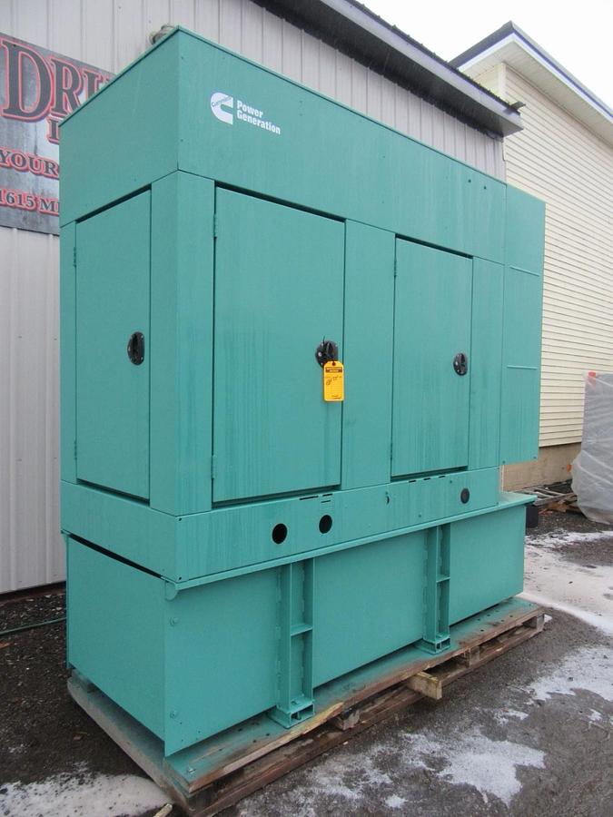 Used 40 KW DIESEL GENERATOR CUMMINS 120/240V B3.9-G2 RECONNECTABLE VIDEO ENCLOSED