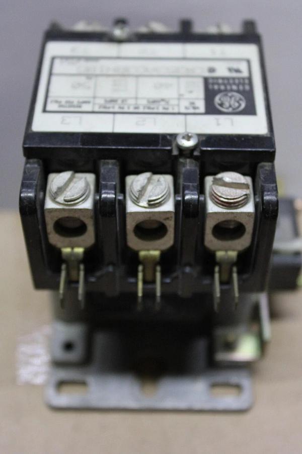 Used GENERAL ELECTRIC CONTACTOR CR353AD3BH1BD 40 AMP 600 VAC 3-POLE VOIL: 24V