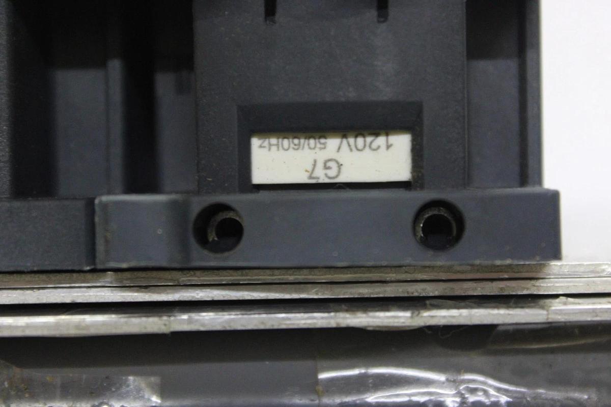 Used SCHNEIDER REVERSING STARTER LC1D09 600V 25A 7.5HP 3-PHASE 3-POLE W/ LRD08