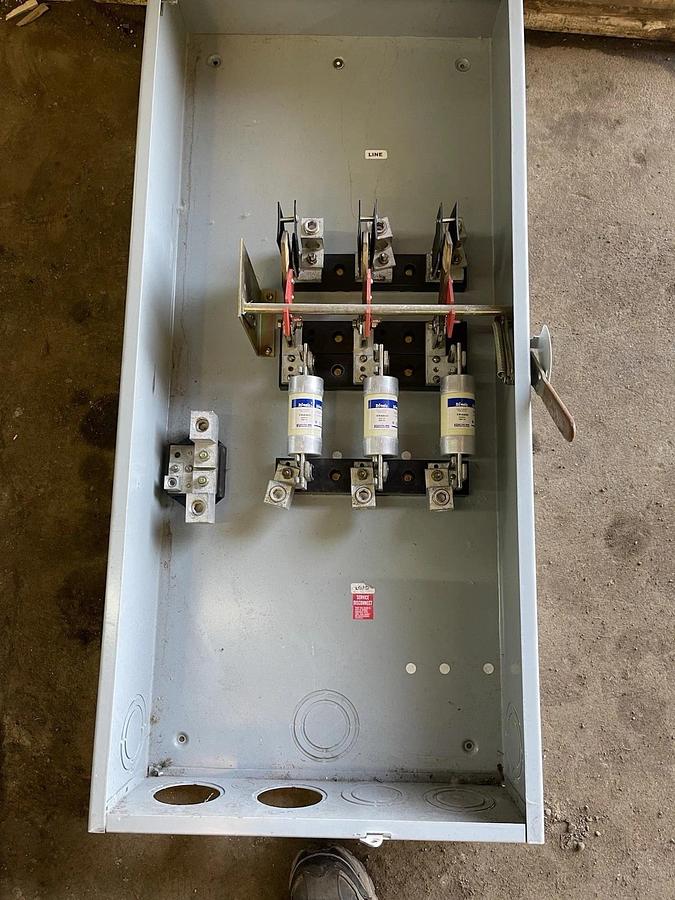 Used GENERAL ELECTRIC SAFETY DISCONNECT SWITCH TG3325R 400 AMP 240 VAC 100 HP NEMA 3R