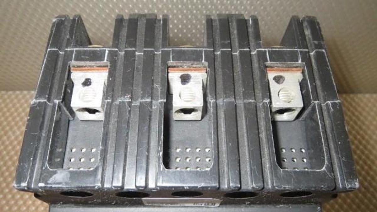 Used 15 AMP SQUARE D BREAKER 240 VAC 3 POLE MODEL FAL32015 **WARRANTY INCLUDED**