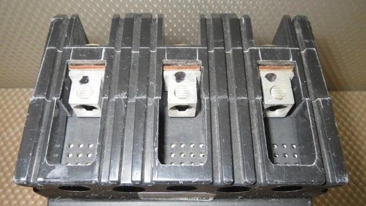 Used 15 AMP SQUARE D BREAKER 240 VAC 3 POLE MODEL FAL32015 **WARRANTY INCLUDED**