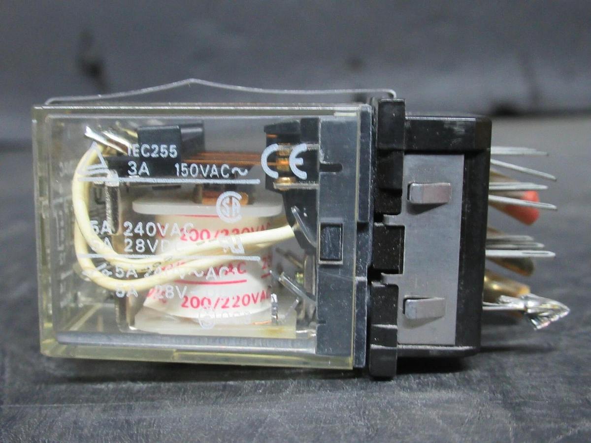 Used LOT OF 2 OMRON RELAYS MY4 200/220 240 VAC / 28 VDC 5 AMP **WARRANTY**