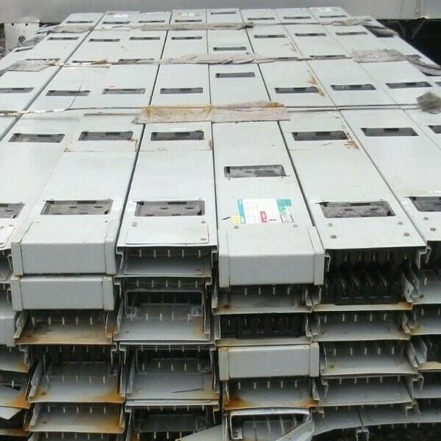 Used SIEMENS PLUG-IN XJ-L BUSWAY 100 A 277/480 VAC 3 PH 4 W NEUTRAL GROUND XC1004GIG