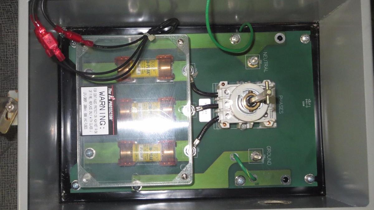 Used INNOVATIVE TECHNOLOGIES INC - LSPE SURGE PROTECTOR 120/240V # LSPE-3D 120/240CD