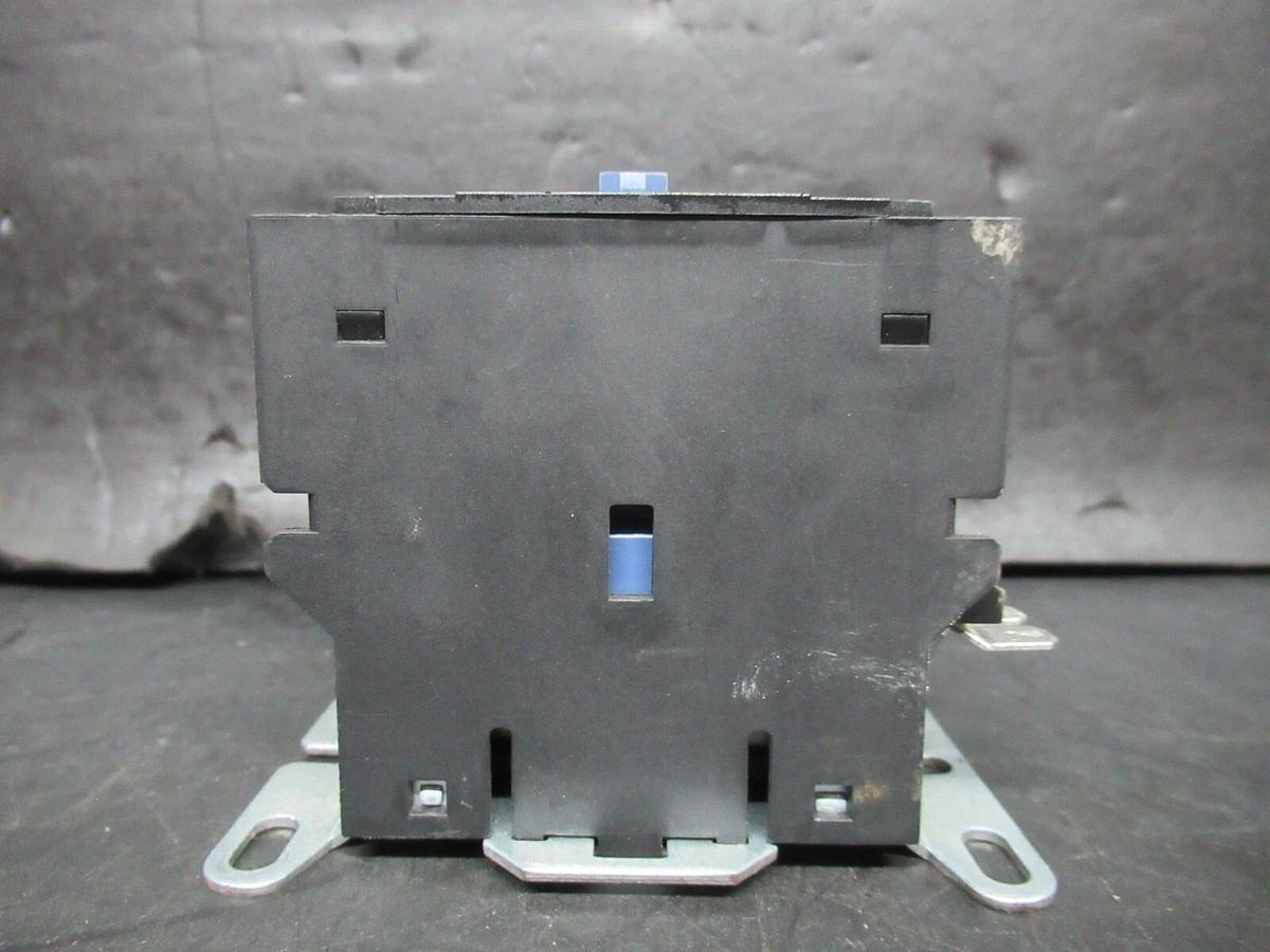 Used HOMER CONTACTOR XMC0-403-FBBC00F012 HN53CD115 600 VAC 40 AMP COIL: 110/120 VOLT