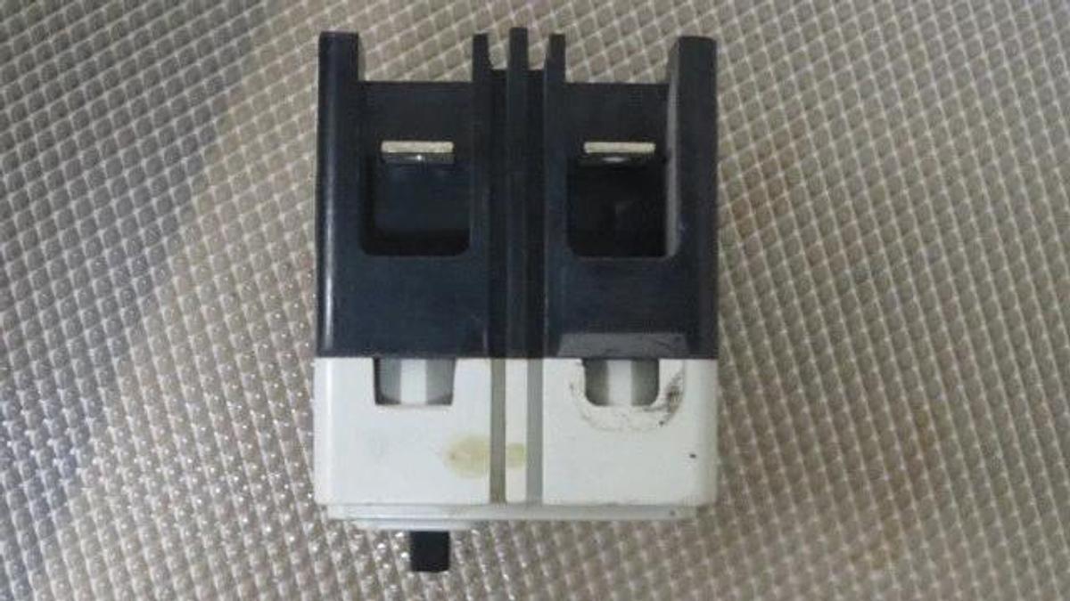 Used CUTLER HAMMER WESTINGHOUSE EHD 14K BREAKER 15 AMP 480 VAC 2 POLE MODEL EHD2015