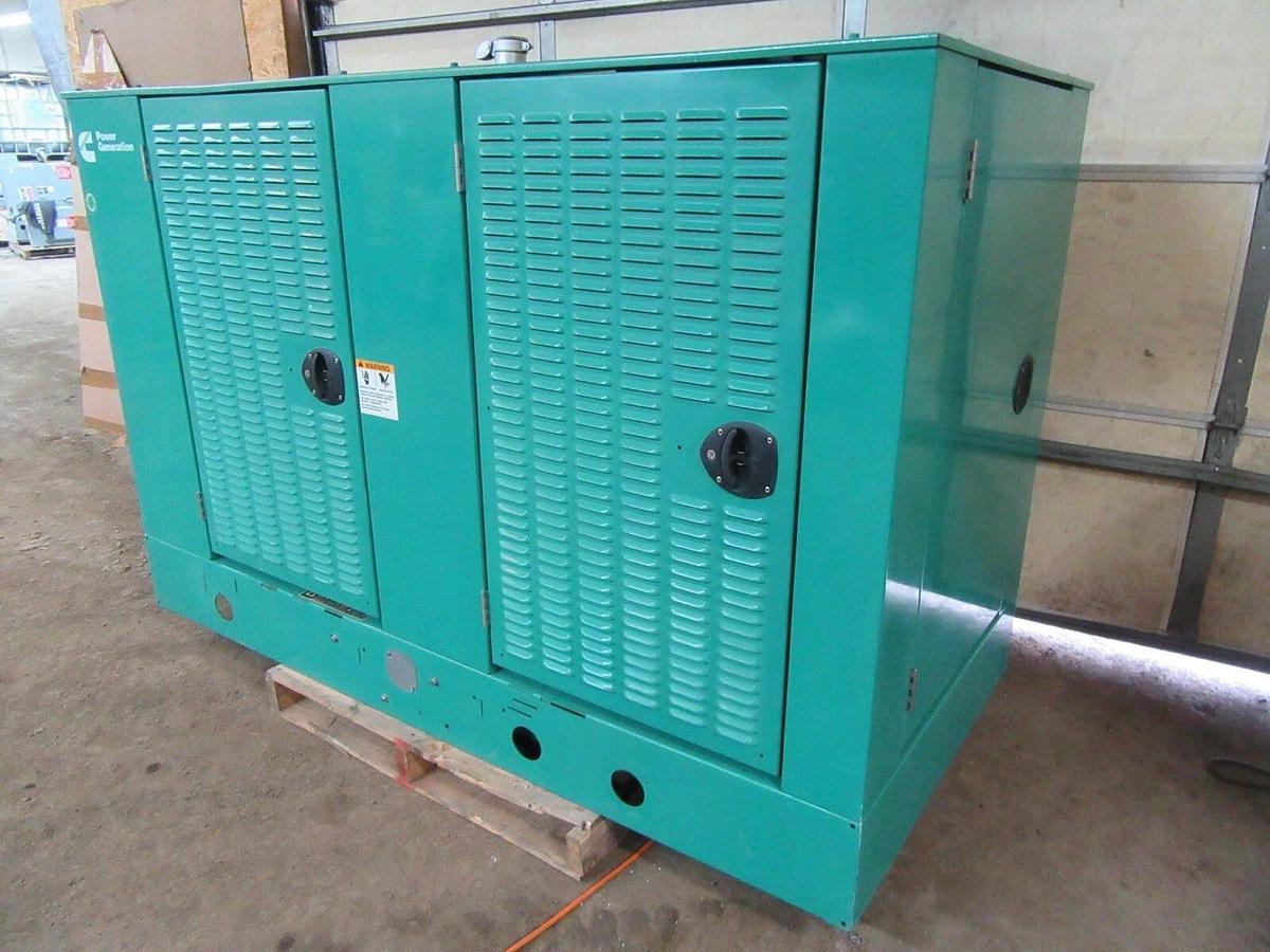 Used 35 KW GENERATOR NATURAL GAS LP PROPANE CUMMINS ONAN 120/240 VOLT 1 PH 332 HRS