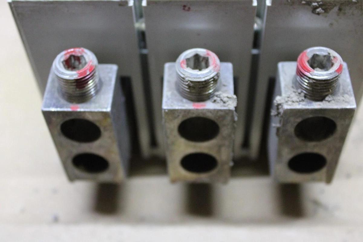 Used ABB CIRCUIT BREAKER S5H 400 AMP 3-POLE 600 VOLT W/ AUXILIARY SWITCH