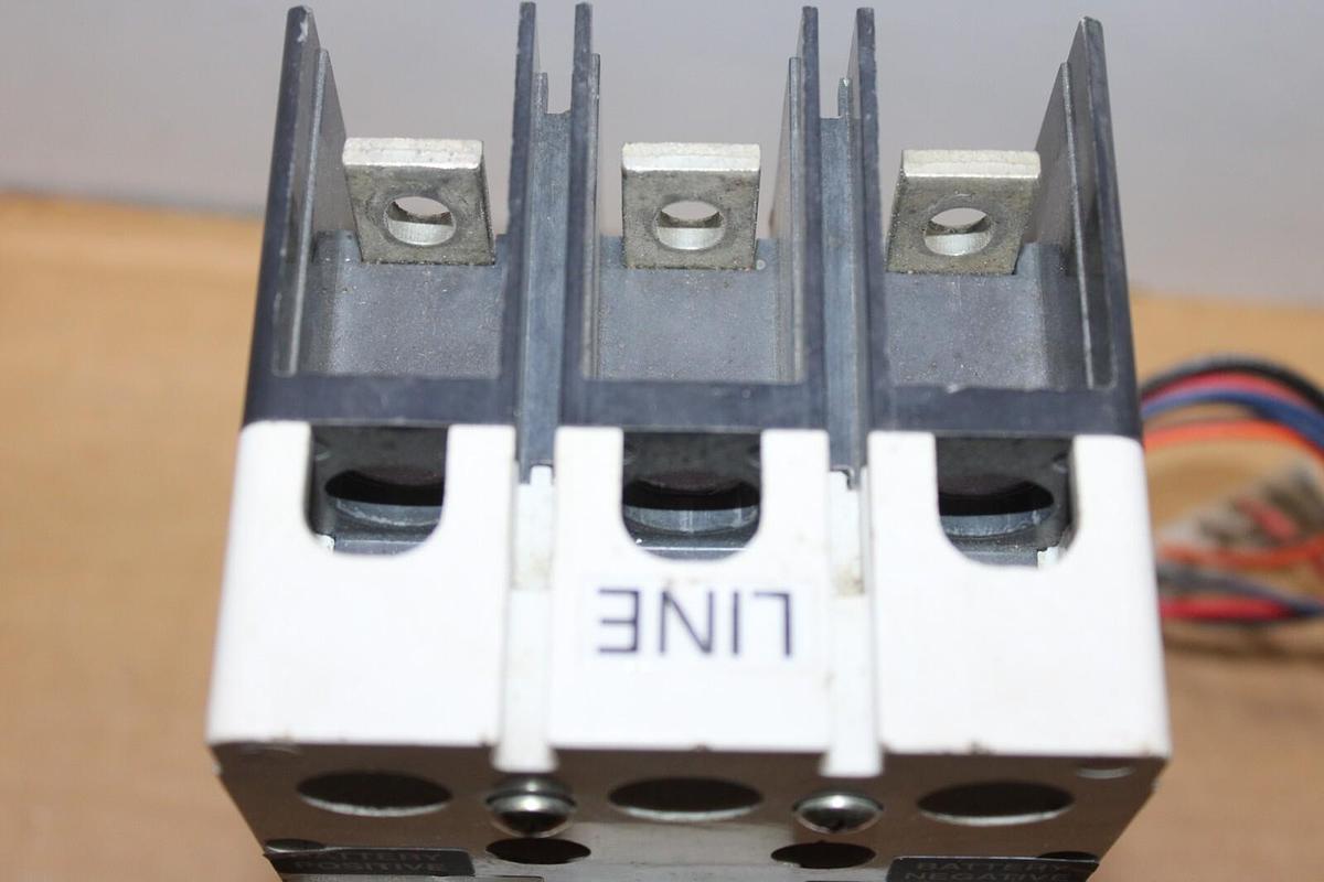 Used EATON DC CIRCUIT BREAKER HJDDC3250F 250 AMP 3-POLE 600 VDC W/ 225 AMP TRIP