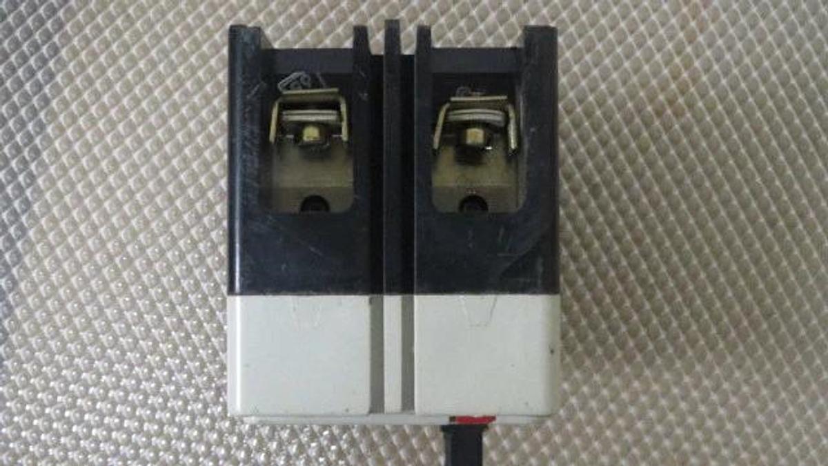 Used WESTINGHOUSE CUTLER HAMMER EHD14K BREAKER 15 AMP 2 POLE 480 VAC MODEL EHD2015