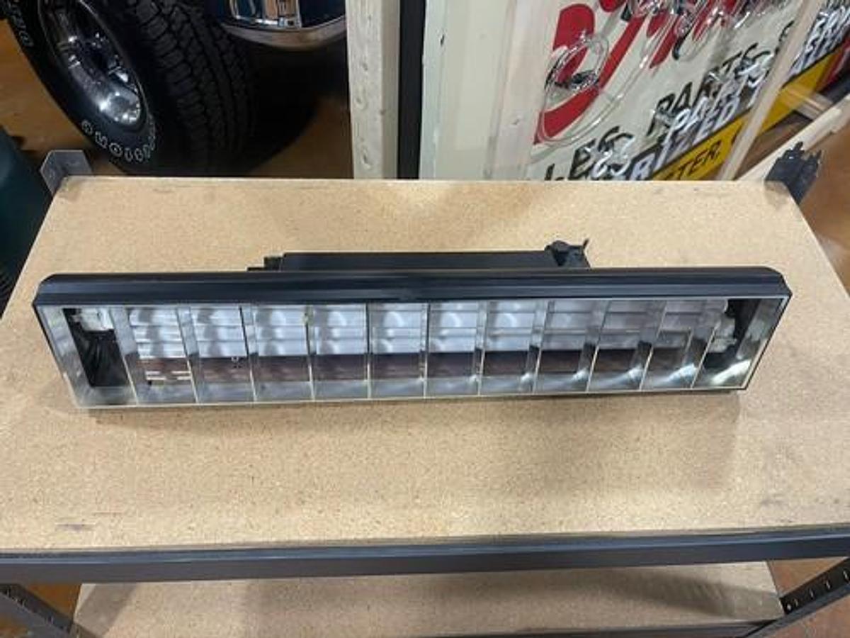 Used LIGHTOLIER 8279 LYTESPAN  TRACK LIGHTING FIXTURE BLACK 8279 FLUORESCENT BLACK