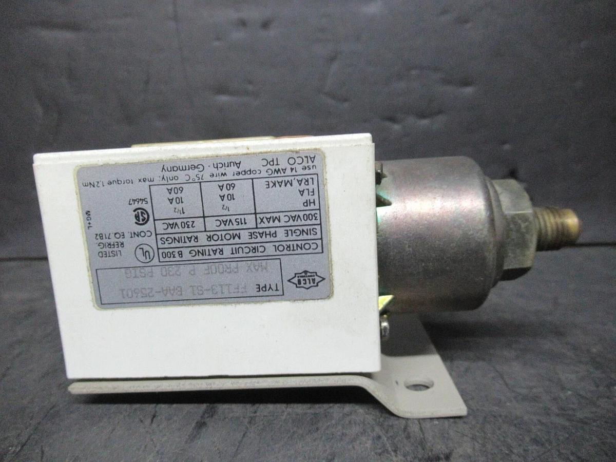 Used TRANE / ALCO PRESSURE CONTROL GAUGE X13200-256-01 / FF113-S1-BAA-25601