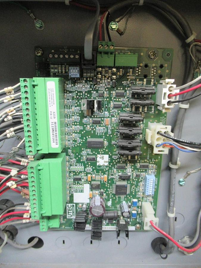 Used CARRIER CHILLER CONTROL INTERFACE PANEL 19XR-7070462DGS68 19XR04031531-19XR