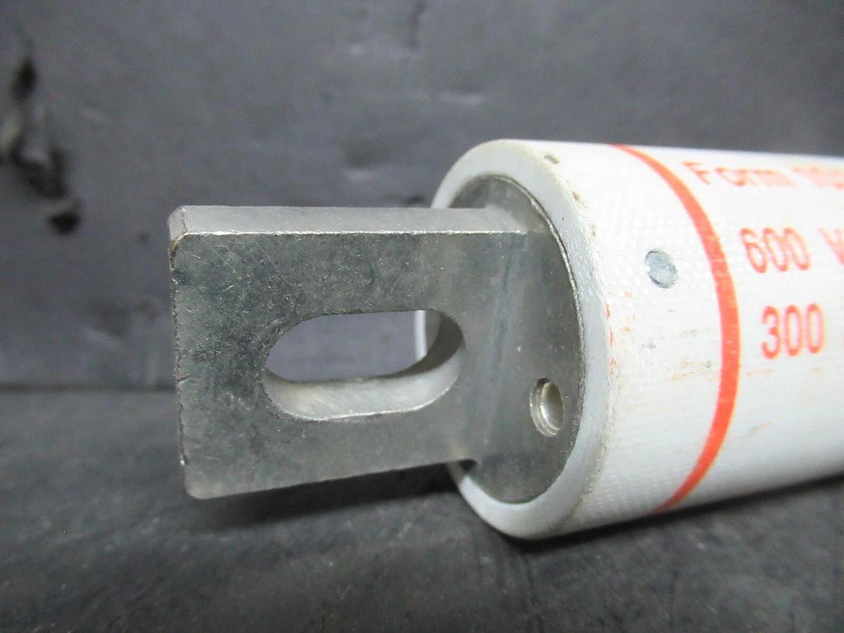 Used GOULD SHAWMUT AMPTRAP FUSE A60X300 TYPE 4 600 VAC 300 AMP FORM 101