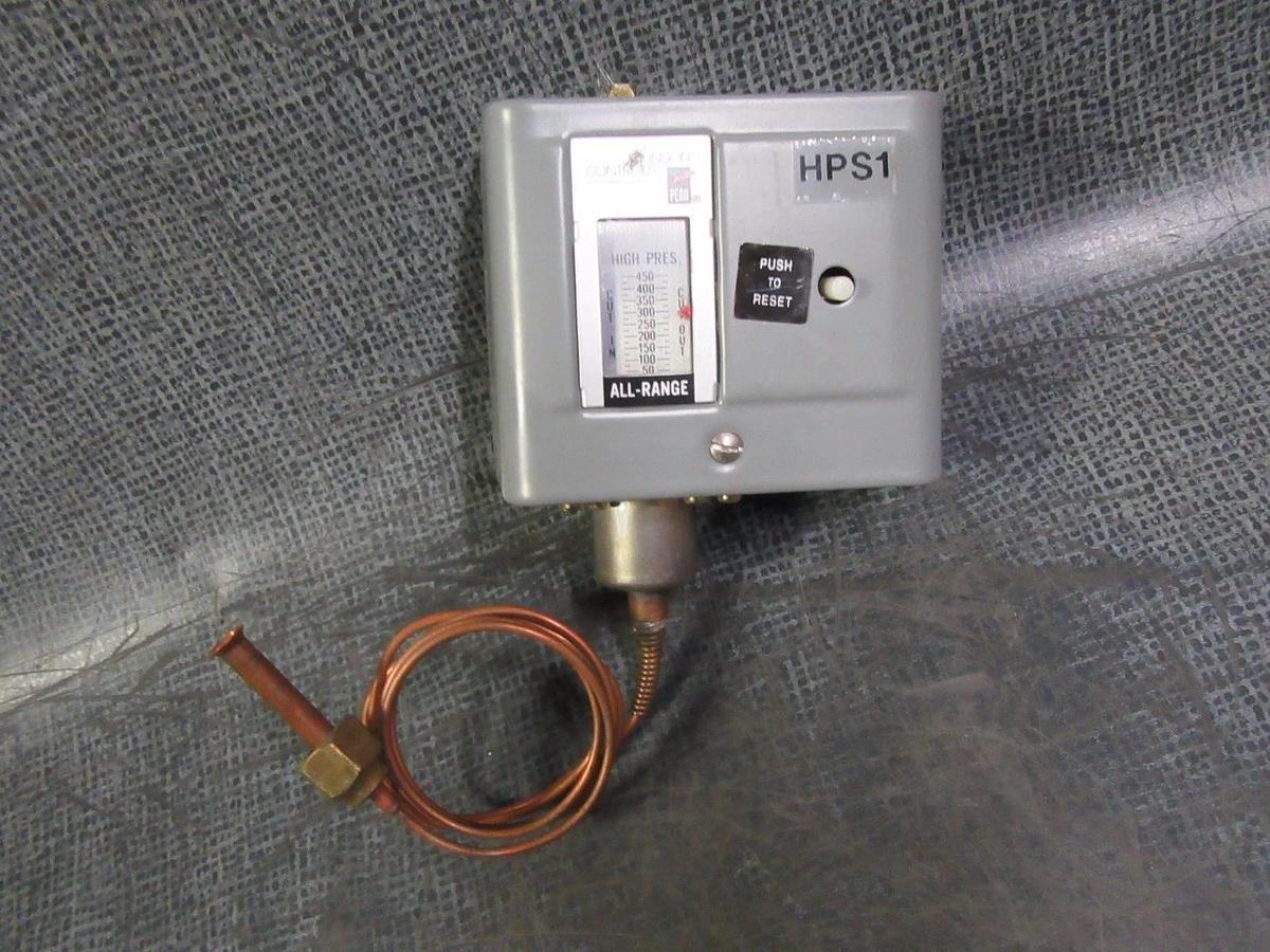 (1) P70KA-01 JOHNSON CONTROLS PENN VALVE 50-450 PSIG P70KA-1