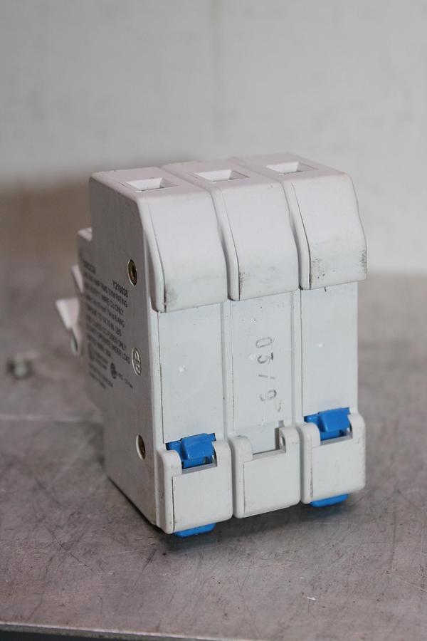 Used FERRAZ SHAWMUT SQUARE BODY PROTISTOR FUSE A065UD33TTI1800 650 VAC 1800 AMP