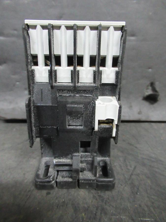 Used GE AUXILIARY RELAY RL4RA022T MOD. 1 600 VAC 20 AMP 110/120 VOLT COIL