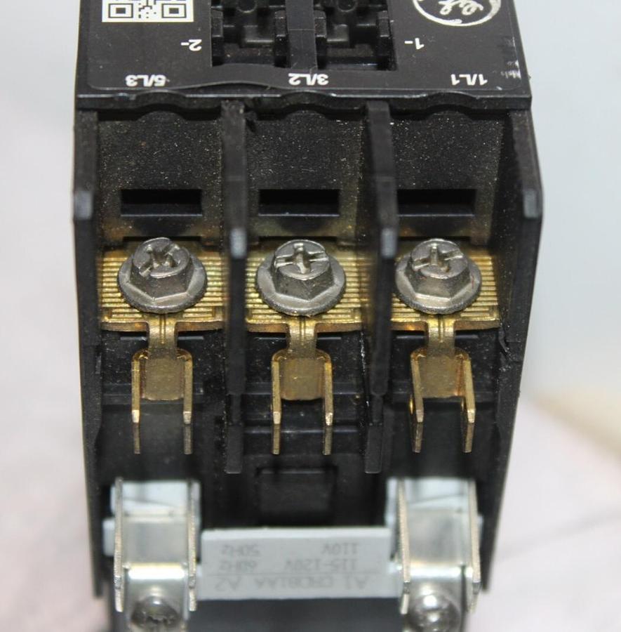 Used GENERAL ELECTRIC CONTACTOR CR553AB3*AA 25 AMP 600 VAC 3-POLE COIL: 110/120V