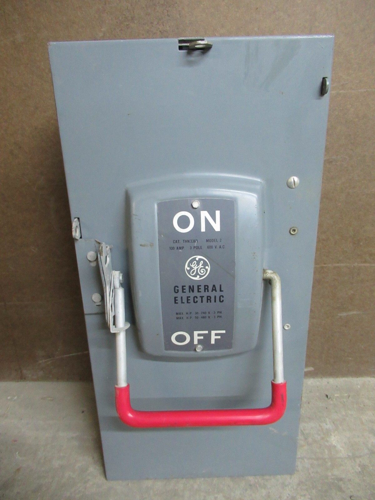 Used GE ENCLOSED SAFETY SWITCH THN3363 MODEL: 2 100 AMP 3-POLE 600 VAC 50 HP