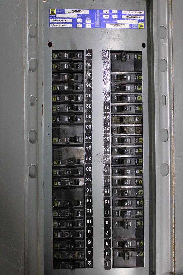 Used SQUARE D NQOD PANELBOARD 240 VAC 48 VDC 225 AMP 4W 3-PHASE 42-SLOT