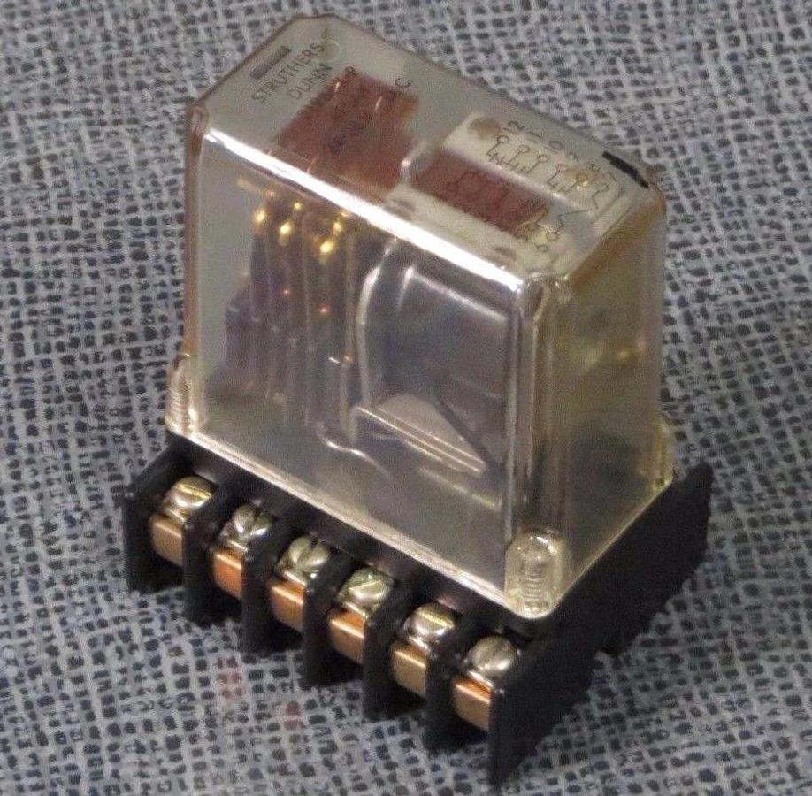STRUTHERS DUNN RELAY WITH DUNCO BASE! 24-28 VDC COIL  MODEL: 219BBX-P