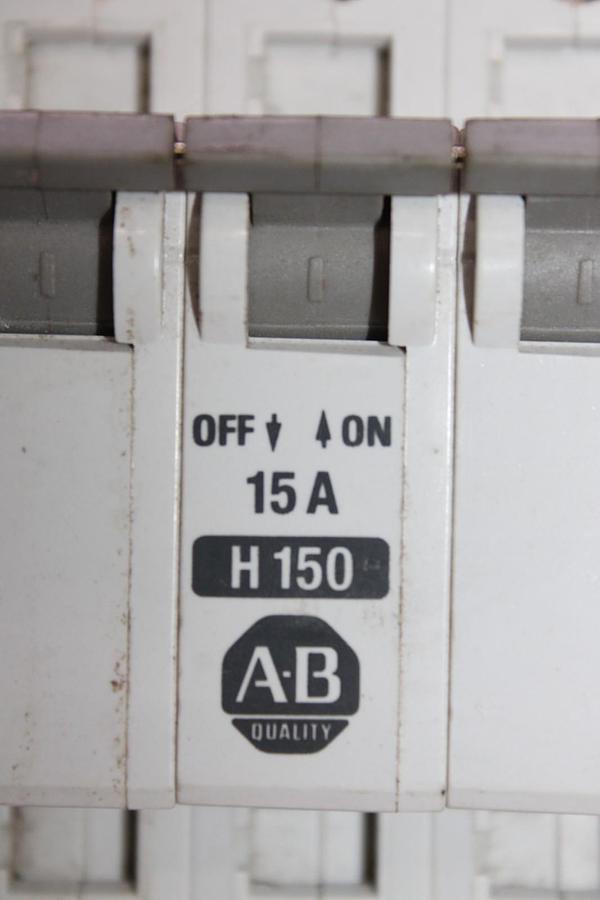 Used ALLEN BRADLEY CIRCUIT BREAKER 1492-CB3 480/277 VAC 10 AMP 3-POLE