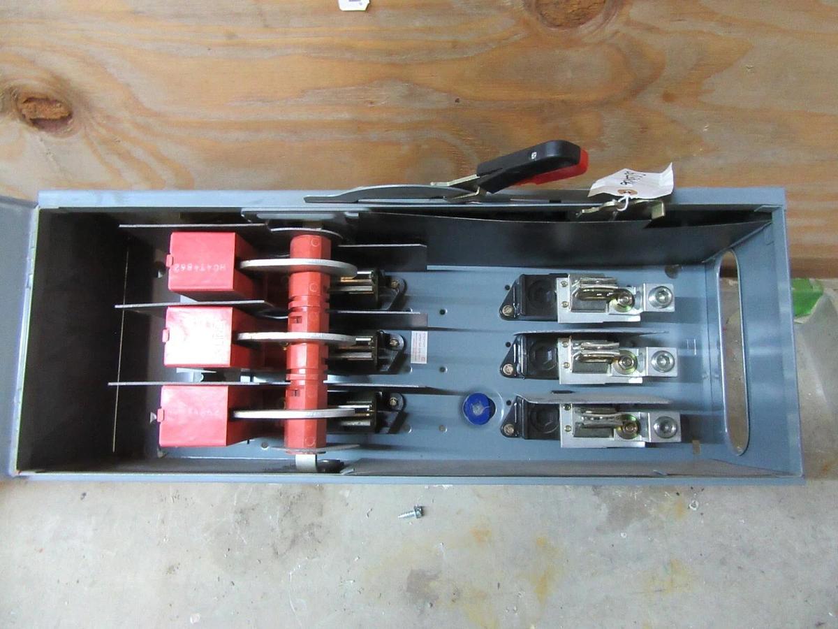 Used SQUARE D QMB BRANCH SAFETY SWITCH QMB-364W 200 AMP 3-POLE 600 VAC 150 HP